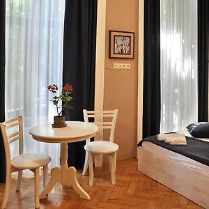 guesthouse-mari-brose.alltbilisihotels.com/