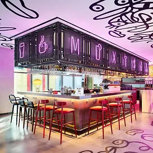 Hotel Moxy Myeongdong, Seoul